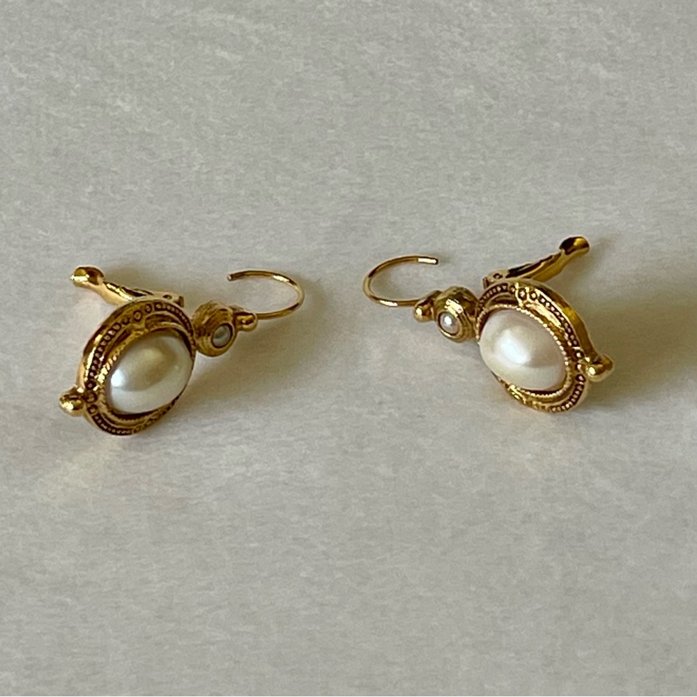 Elegant Vintage Antique Gold Tone Pierced Pearl Drop Earrings - Picture 10 of 11